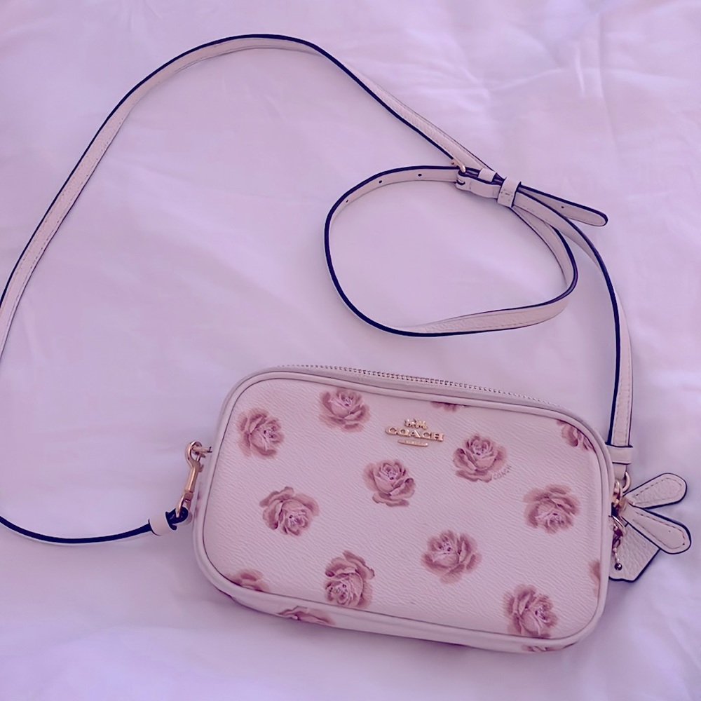RARE!! coach bag, comes with adjustable strap that can also be removed